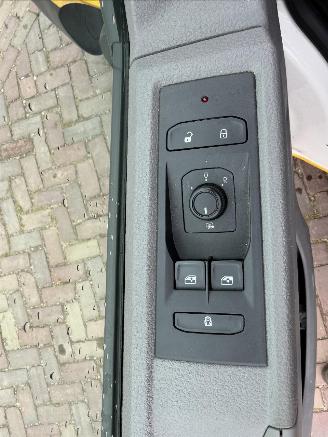 Volkswagen Transporter 2.0 TDI L2H1 picture 16
