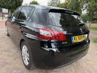 Peugeot 308 1.2 PureTech Blue Lease Executive picture 11