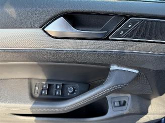 Volkswagen Passat Variant 2.0 TDI Connected Series Plus picture 14