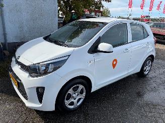 damaged passenger cars Kia Picanto Airco/cv/cc 2021/5