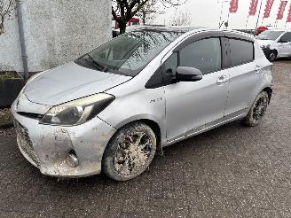 Damaged car Toyota Yaris 1.5 hybrid 2014/4