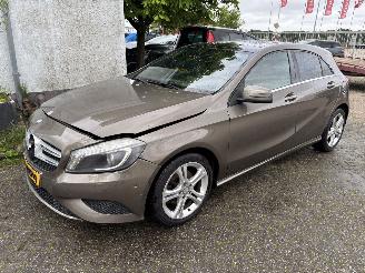 krockskadad bil auto Mercedes A-klasse A200 2012/11