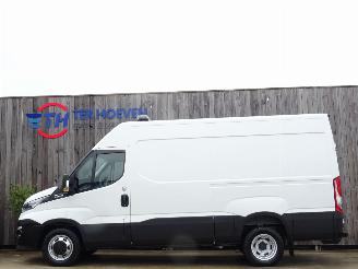 Schadeauto Iveco Daily 35-140 2.3 HPi L2H2 Klima Automaat Trekhaak 100KW Euro 6 2018/2