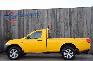 krockskadad bil auto Mitsubishi L-200 2.5 DI-D Single Cab 4X4 2-Persoons Diff Lock 100KW Euro 4 2008/6