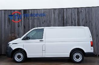 krockskadad bil auto Volkswagen Transporter T6 2.0 TDi L1H1 Airco Navi Cruise Apple Carplay Trekhaak 66KW Euro 6 2021/1