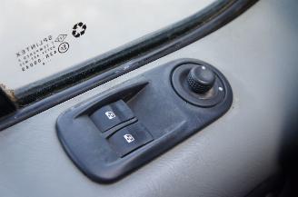 Renault Trafic 2.0 DCi Lang 9-Sitzer Klima Metallic 84KW Euro 4 picture 18