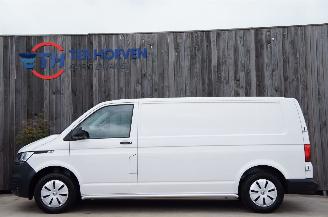 krockskadad bil auto Volkswagen Transporter T6 2.0 TDi Lang Automaat Airco Navi Cruise Apple Carplay 110KW Euro 6 2023/6
