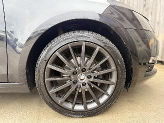 Skoda Octavia Combi 1.6 TDI Ambition Navi CarPlay Sitzheizung picture 43