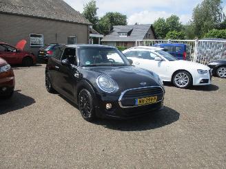 Schadeauto Mini Cooper 1.5 Cooper Business  NAP 2017/2