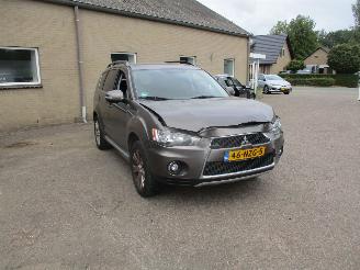 damaged passenger cars Mitsubishi Outlander 2.0 Edition Automaat REST BPM 400 EURO !!!! 2011/1