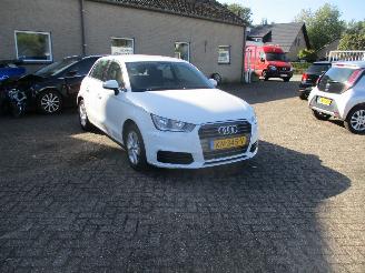 Voiture accidenté Audi A1 SPORTBACK 1.0 TFSI ProLine 2016/10