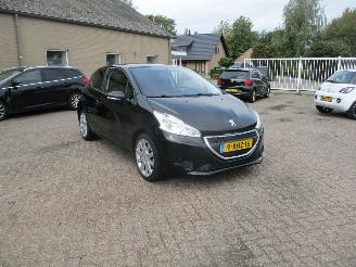 skadebil auto Peugeot 208 1.0 VTi Acces NAP 2014/1