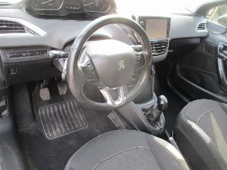 Peugeot 208 1.2 PureTech Allure picture 16