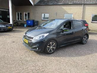 Peugeot 208 1.2 PureTech Allure picture 3