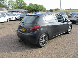 Peugeot 208 1.2 PureTech Allure picture 7