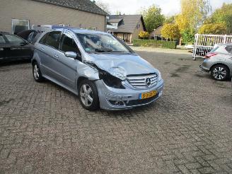 Vaurioauto  passenger cars Mercedes B-klasse 170 Automaat 5 drs 2005/9
