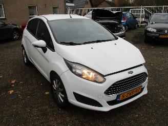 Damaged car Ford Fiesta 1.0 Style 5drs 2015/3