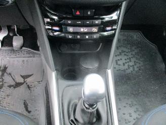 Peugeot 2008 1.5 BlueHD BL ALL picture 23