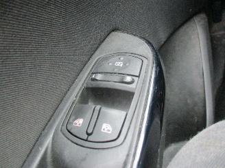 Opel Corsa 1.4 Online Edition picture 32