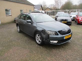 Schadeauto Skoda Octavia 1.2 TSI Grt Amb Bns REST BPM €400!!! 2014/12
