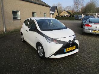 krockskadad bil auto Toyota Aygo 1.0 VVT-i x-now 2017/6