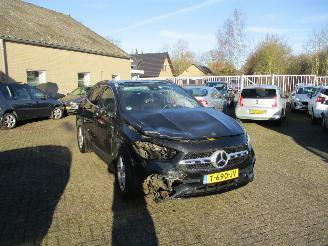 krockskadad bil auto Mercedes GLA 250 4MATIC AMG Line 2022/6