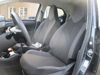 Toyota Aygo 1.0 VVT-i x-fun REST BPM €300,-!!! picture 32