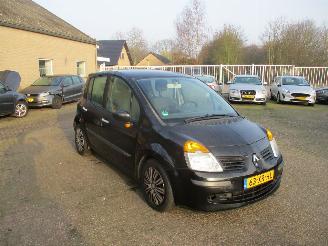 Vaurioauto  passenger cars Renault Modus 1.6-16V Tech Road 2005/7