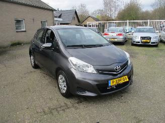 damaged passenger cars Toyota Yaris 1.0 VVT-i Now REST BPM €300,-!!! 2014/6