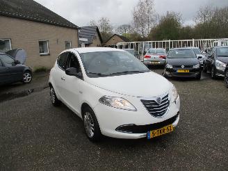 uszkodzony samochody osobowe Lancia Ypsilon 0.9 TwinAir Gold 2014/3