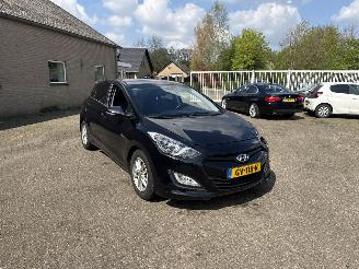 krockskadad bil auto Hyundai I-30 1.6 GDI i-Motion Pl. REST BPM €500,-!!! 2015/8