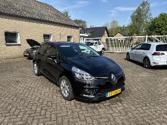 skadebil auto Renault Clio 0.9 TCe Limited REST BPM €450,-!!! 2018/11