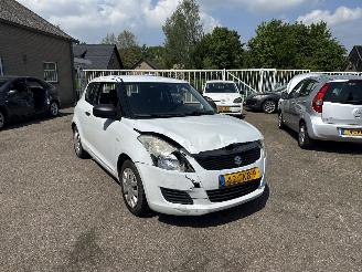 krockskadad bil auto Suzuki Swift 1.2 Base 2012/2