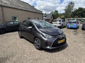 skadebil auto Toyota Yaris 1.0 VVT-i Trend REST BPM €300,-!!! 2017/1