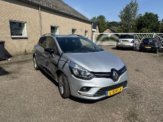 skadebil auto Renault Clio 1.2 16V Estate 2017/5