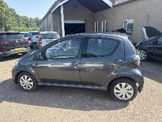 Toyota Aygo 1.0 VVT-i Aspiration AUTOMAAT picture 3