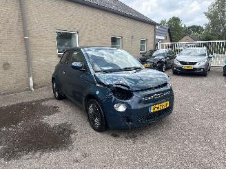 uszkodzony samochody osobowe Fiat 500E RED 42 kWh 2022/6