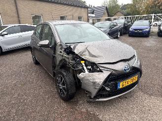 skadebil auto Toyota Yaris 1.5 Hybrid Dynamic AUT 2019/9