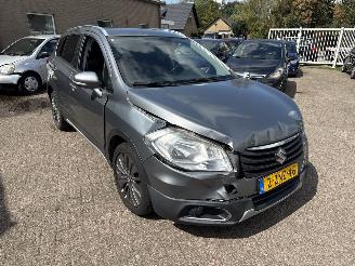 Coche accidentado Suzuki S-Cross SX4 S-cross AUT REST BPM €600,-!!! WEINIG KILOMETERS!!! 2015/2