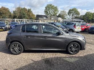 Peugeot 208 1.2 PT Active Pack picture 8