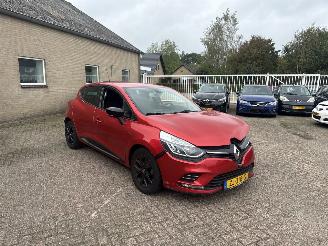 Damaged car Renault Clio 0.9 TCe Intense 2019/1
