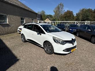 Coche accidentado Renault Clio 0.9 TCe Night&Day REST BPM €150,- 2014/7