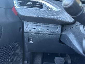 Peugeot 2008 1.2 PureTech Blue Lion AUTOMAAT REST BPM €600,-!!! picture 21