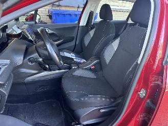 Peugeot 2008 1.2 PureTech Blue Lion AUTOMAAT REST BPM €600,-!!! picture 27