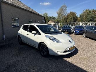 krockskadad bil auto Nissan Leaf Base 24kWh 2013/12