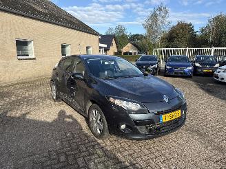 skadebil auto Renault Mégane 1.4 TCe Parisienne 2011/10