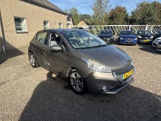 krockskadad bil auto Peugeot 208 1.6 VTi Allure AUTOMAAT REST BPM €700,-!!! 2013/5