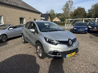 skadebil auto Renault Captur 1.2 TCe Expression 2013/9