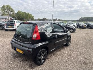 Peugeot 107 1.0-12V XS picture 7