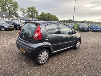 Peugeot 107 1.0-12V XS picture 7